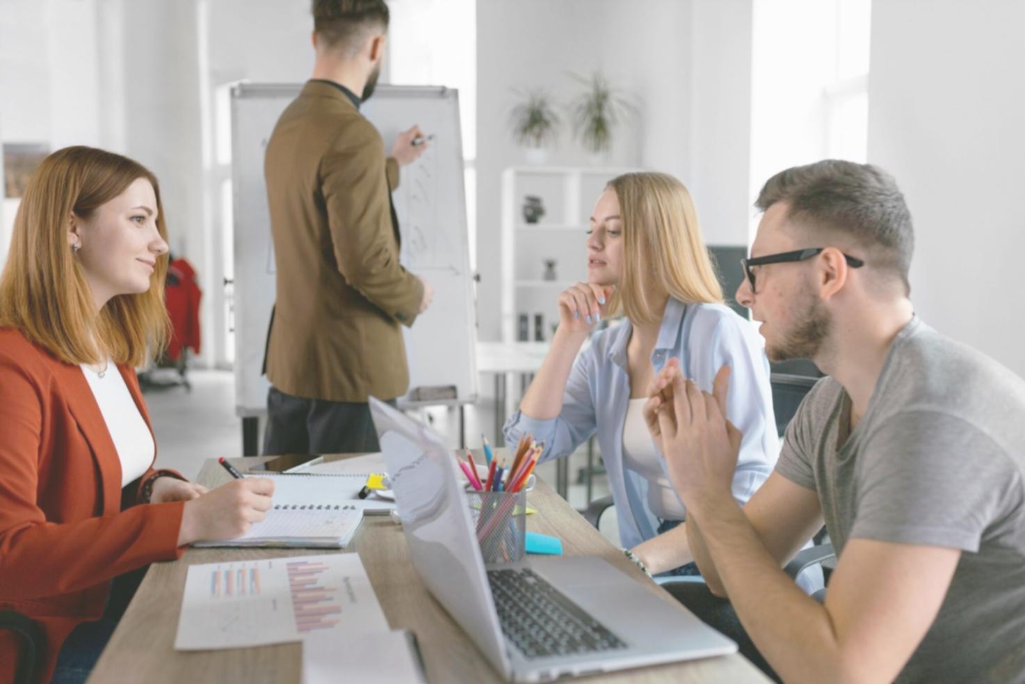 Préparation de présentation commerciale avec données financières